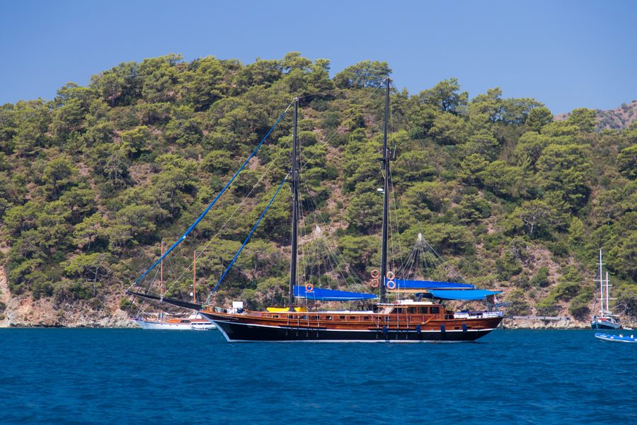 Segelboot an der Aegaiskueste der Tuerkei